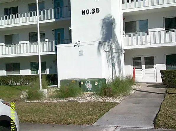 8533 110th St APT 307, Seminole, FL 33772