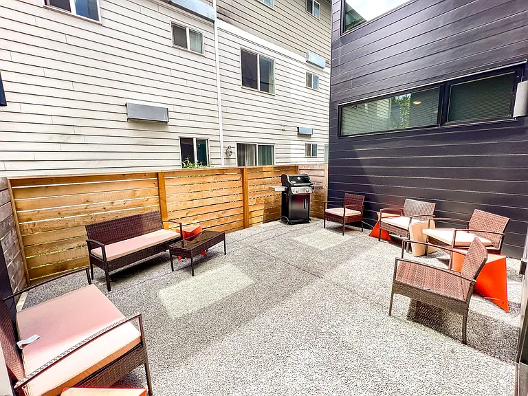 University Flats Apartments — Photo 63