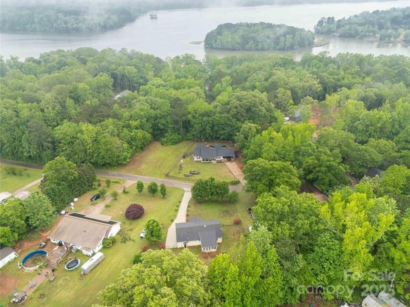 1215 Eastcreek Rd, Fort Lawn, SC 29714