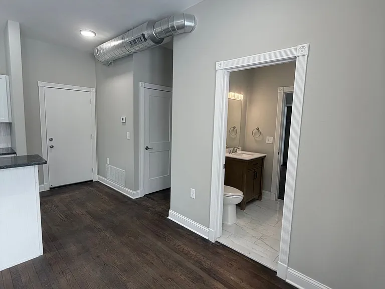 445 E Grand Blvd — Photo 4