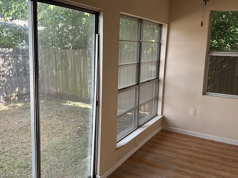 1334 Bitterlake — Photo 11