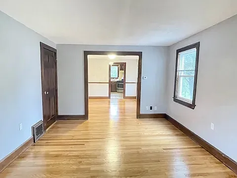 2 bed, 850 sqft, $2,200 — Photo 2