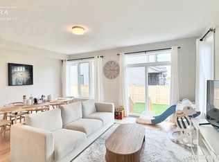 770 Maverick Cres, Ottawa, ON K2S2X2