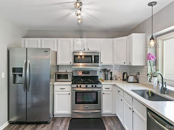 3rd image of 3923 Woodland Ave