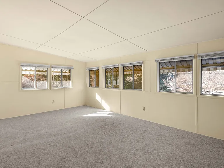 30 Lorraine Ave — Photo 10
