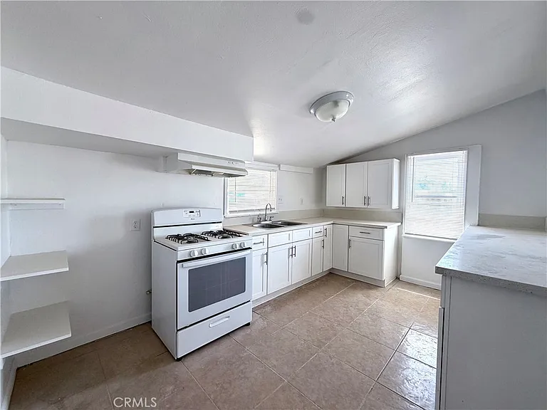 247 Stephen St — Photo 3