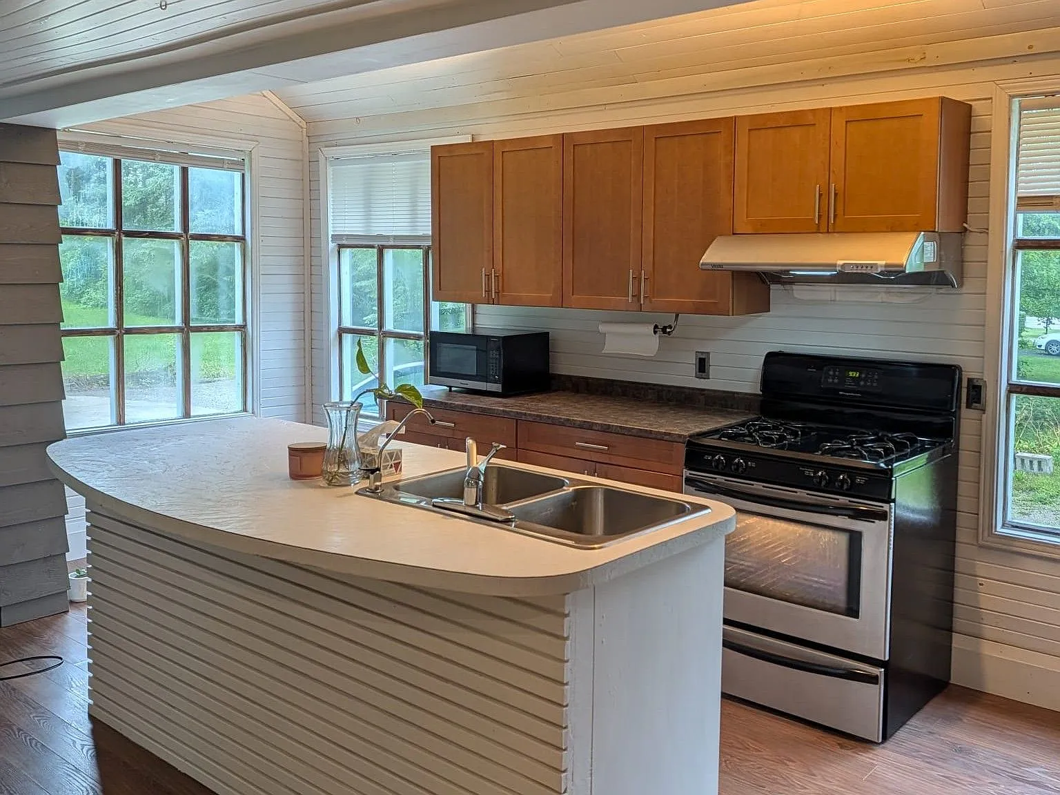 3 bed, $2,200 — Photo 1