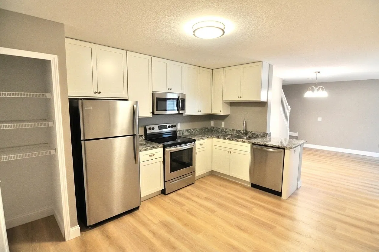 2 bed, 1.5 bath, 1429 sqft, $1,999 — Photo 3