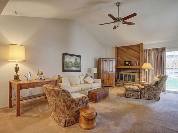 Vaulted ceilings & fireplace