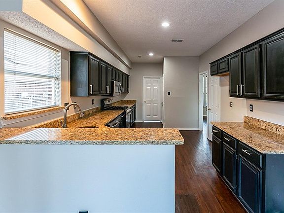 4th image of 205 E Embercrest Dr