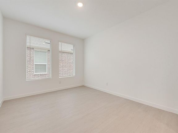 5th image of 1916 Adams Dr
