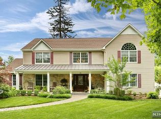 21 Leach Ave, Park Ridge, NJ 07656