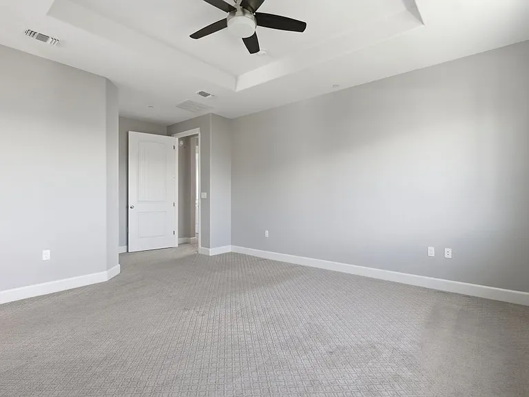 453 Diamond Peak Ln — Photo 28