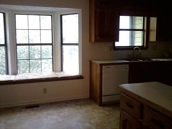 5th image of 160 Fox Hunt Ct