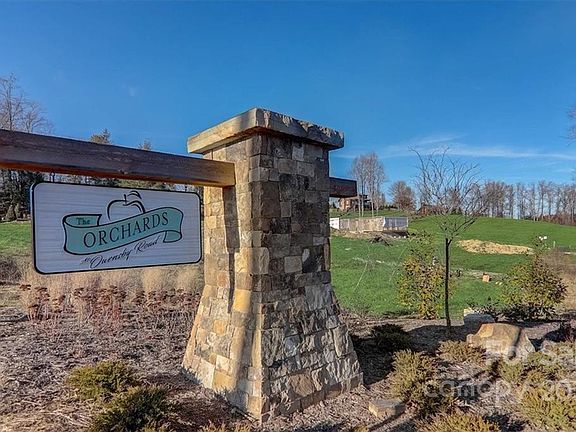 3rd image of 10 Cider Hill Ln
