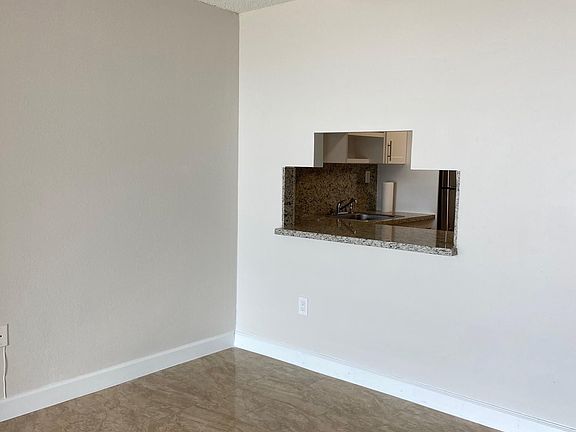 5th image of 6900 Bay Dr APT 7B