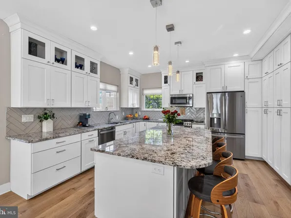 6416 Tisdale Ter, Bethesda, MD 20817