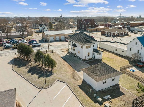 205 N Carpenter St, Sumner, IA 50674
