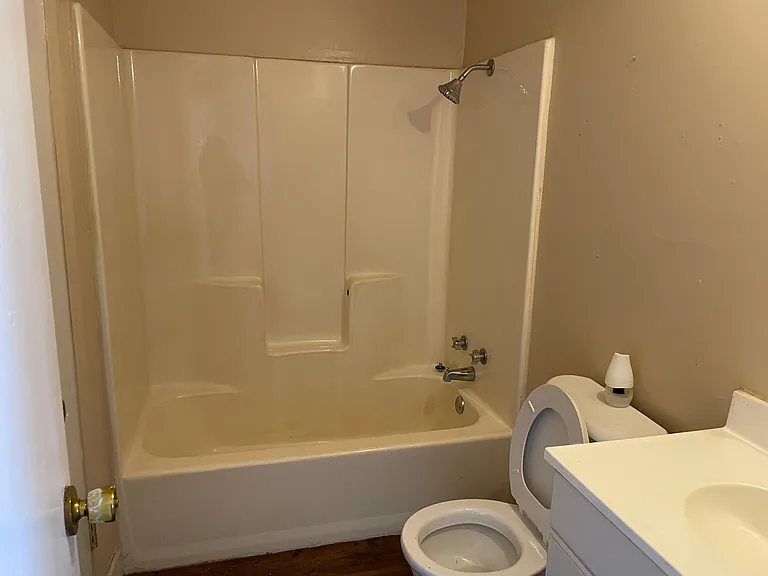 3501 Woodview Dr — Photo 16