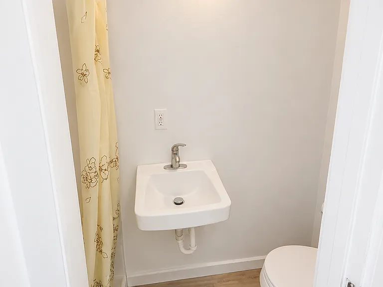 617 N 14th St — Photo 4