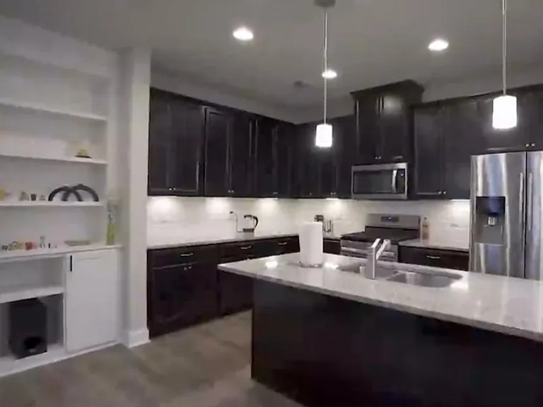 773 Belrose Dr — Photo 2