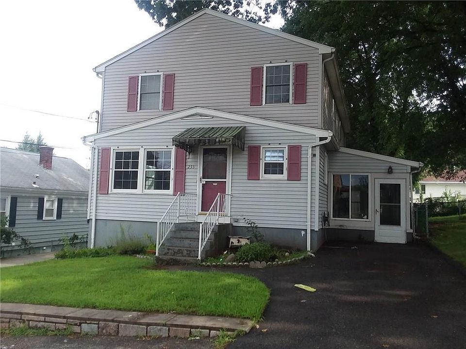 1st image of 255 Grosvenor Ave
