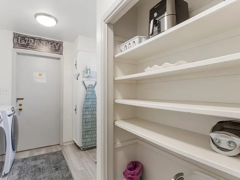 E 63rd Pl — Photo 27