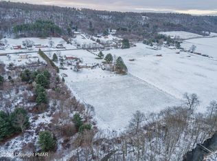 555 Mountain View Dr, Gilbert, PA 18331