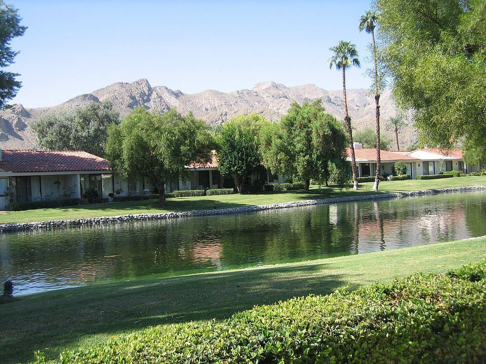 Palma Lake and mountain view