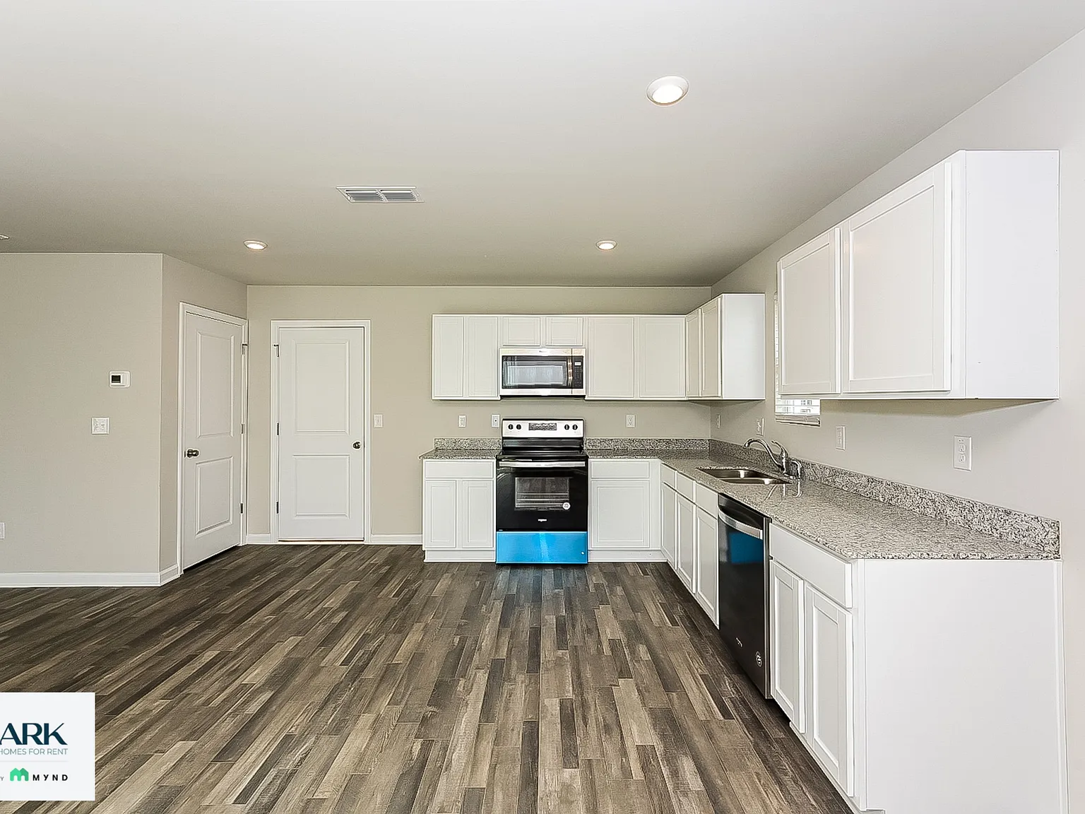 4 bed, 3.0 bath, 2376 sqft, $2,199 — Photo 4
