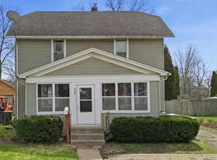 911 W 5th St, Sterling, IL 61081