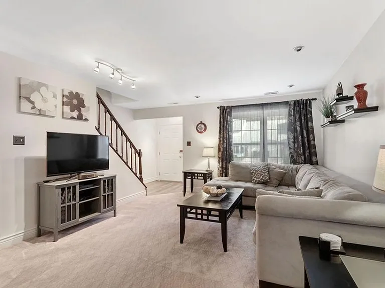 233 Shady Ln — Photo 6