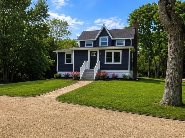 https://photos.zillowstatic.com/fp/4803739610acce2f00734cb35551813f-p_e.webp