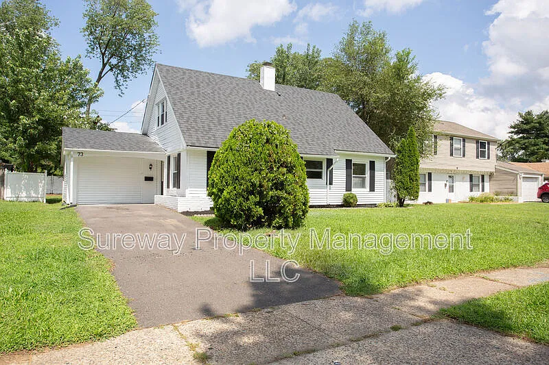 4 bed, 1.5 bath, 1624 sqft, $2,900 — Photo 2
