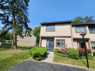 43 Point Of Woods Dr, Albany, NY 12203