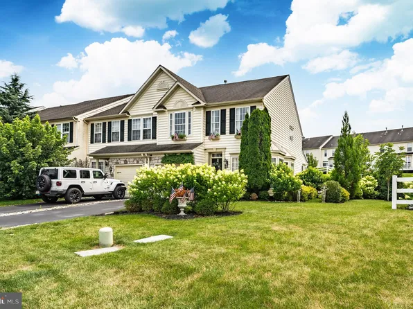 61 N Savanna Dr, Pottstown, PA 19465