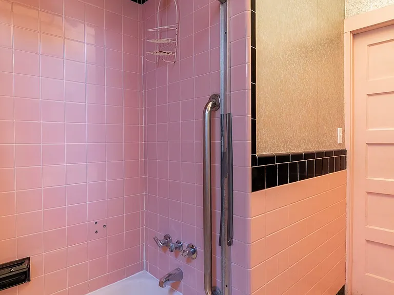 923 Beacon St #C — Photo 6
