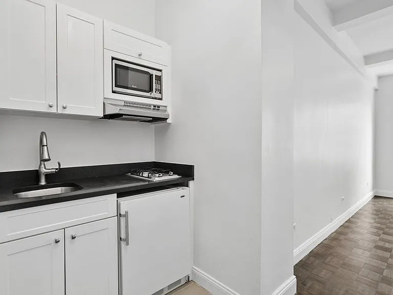 160 W 71st St #10R — Photo 9
