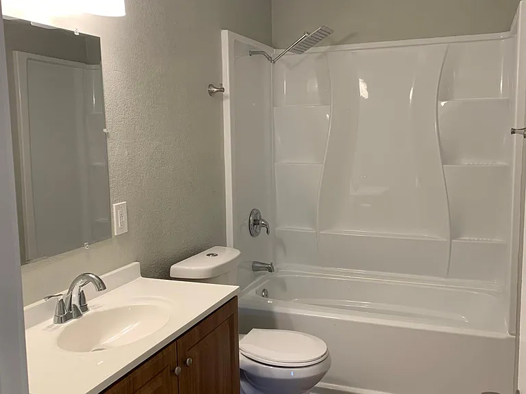 415 W 10th St #5 — Photo 3