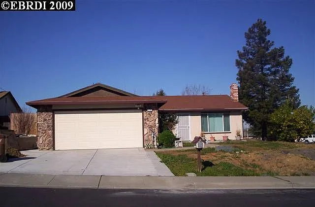 2100 Colfax Way photo 1