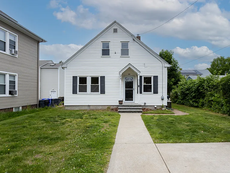 614 River Ave — Photo 1
