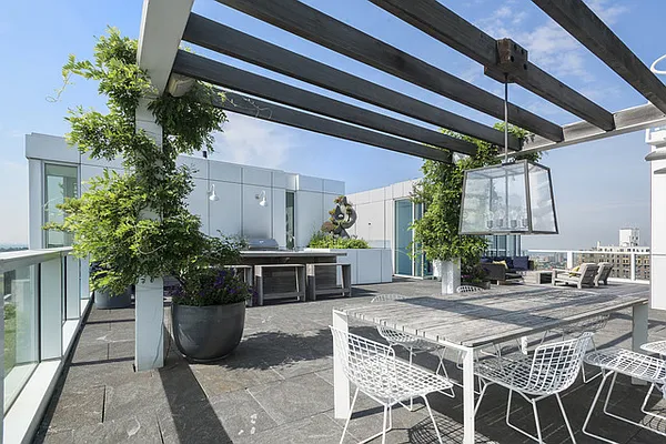 Rented by Compass | media 25