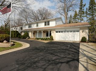 369 Dundee Rd, Glencoe, IL 60022