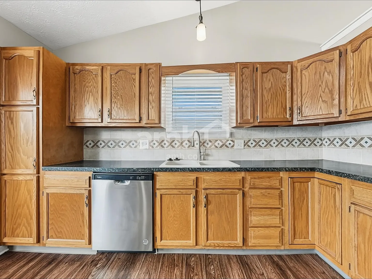 3 bed, 2.5 bath, 1654 sqft, $2,165 — Photo 3