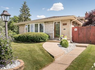 9001 W 92nd Pl, Hickory Hills, IL