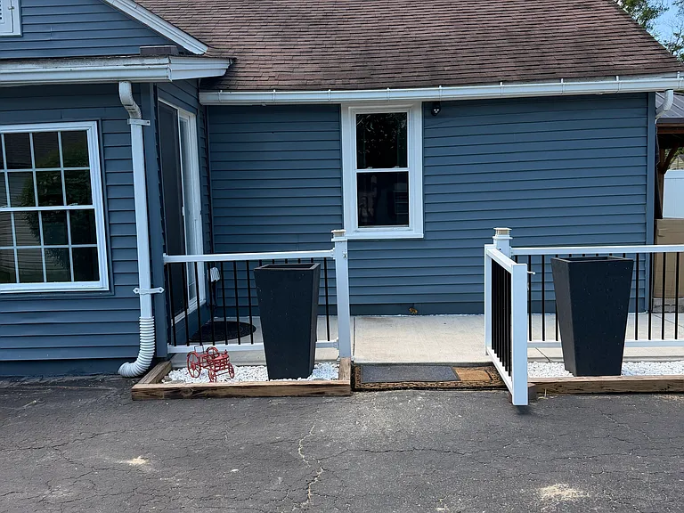 2137 River Rd — Photo 3