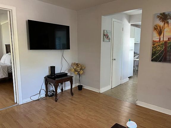 4th image of 158 1/2 17th Ave SE #C