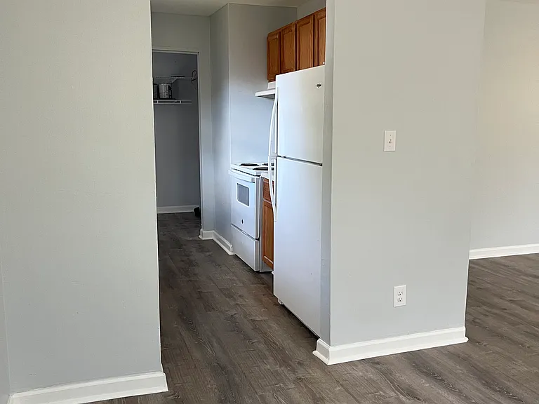 2526 Dexter St E — Photo 5