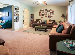 2215 N Old Wire Rd, Fayetteville, AR 72703