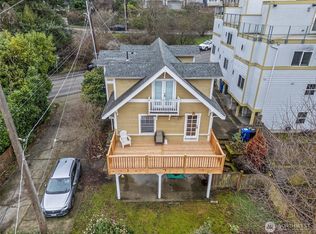 2071 Gilman Drive W, Seattle, WA 98119